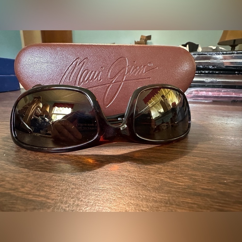 Maui Jim Sunglasses Stingray MJ-103 With Case. Brown.